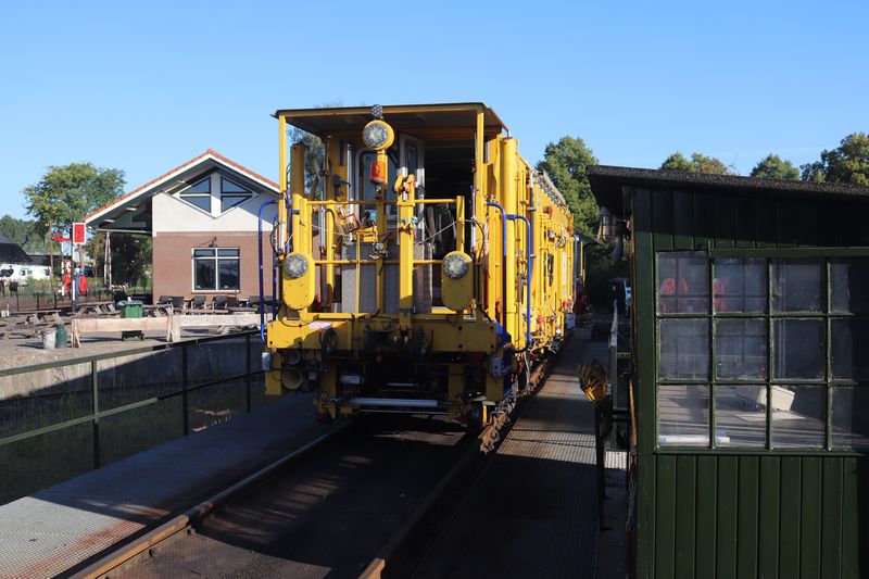 BAM Stopmachine met het fabrieksnummer 1214 en het UIC-nummer 99 84 942 8 702-7.